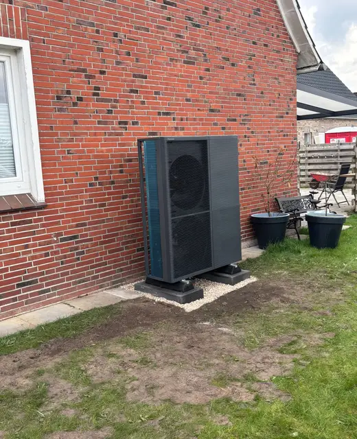 Panasonic Wärmepumpe, montiert in Bunde