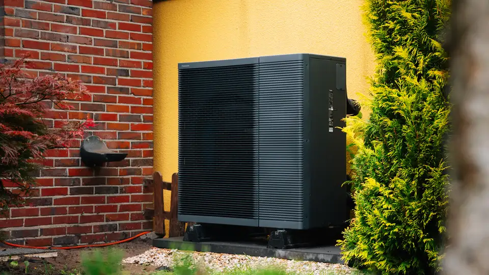 Panasonic Aquarea Wärmepumpe an einem Einfamilienhaus
